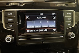 Punainen Volkswagen Golf 2017 kuva 24.