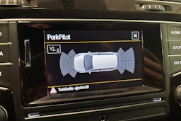 Punainen Volkswagen Golf 2017 kuva 26.