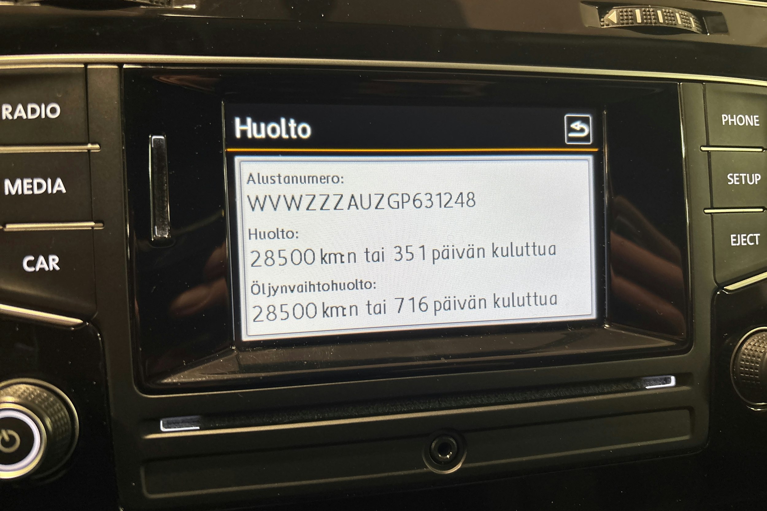 Punainen Volkswagen Golf 2017 kuva 27.