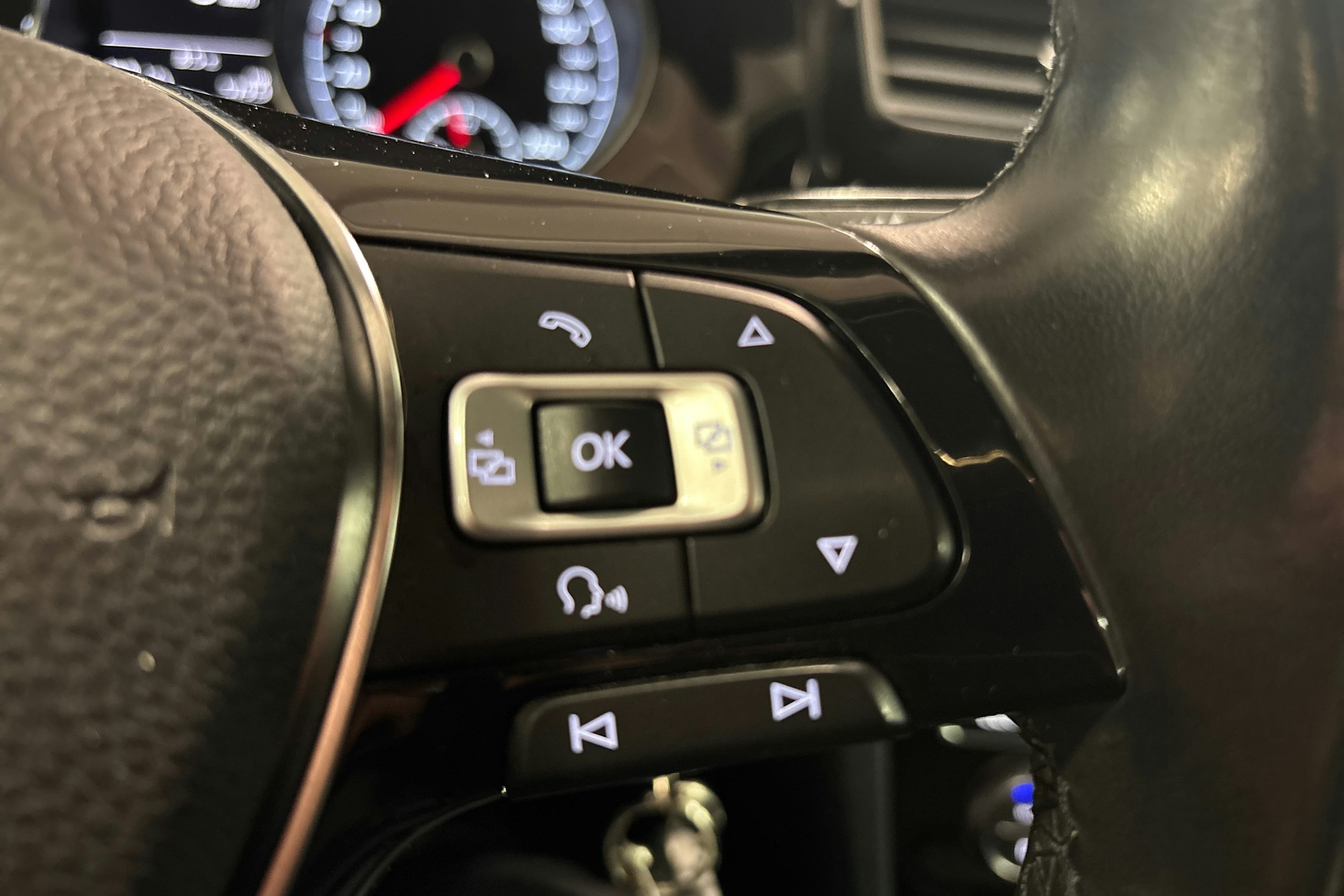 Punainen Volkswagen Golf 2017 kuva 30.