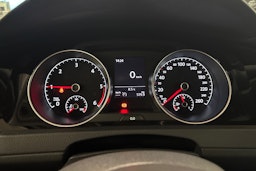 Punainen Volkswagen Golf 2017 kuva 31.