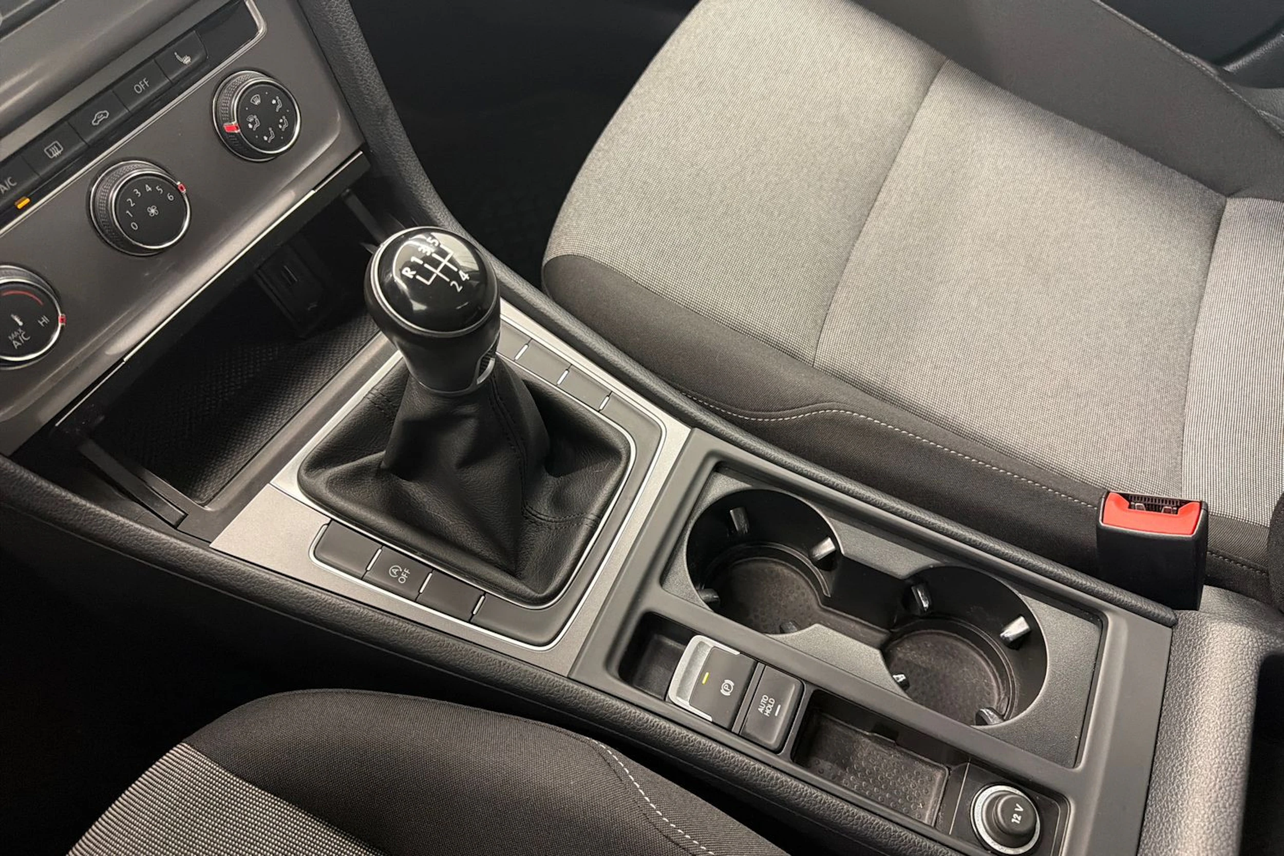 musta Volkswagen Golf 2017 kuva 18.