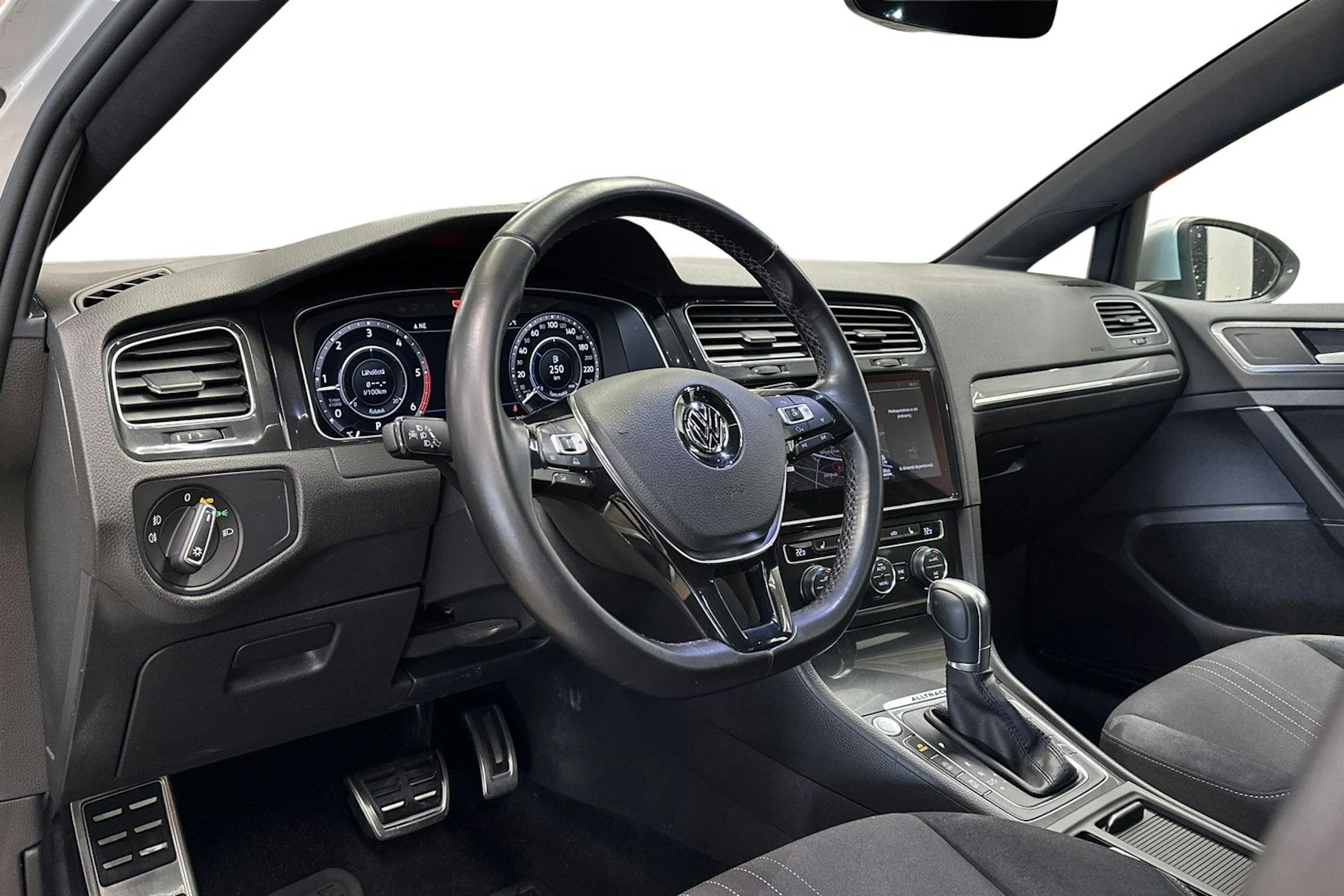 valkoinen Volkswagen Golf 2017 kuva 7.