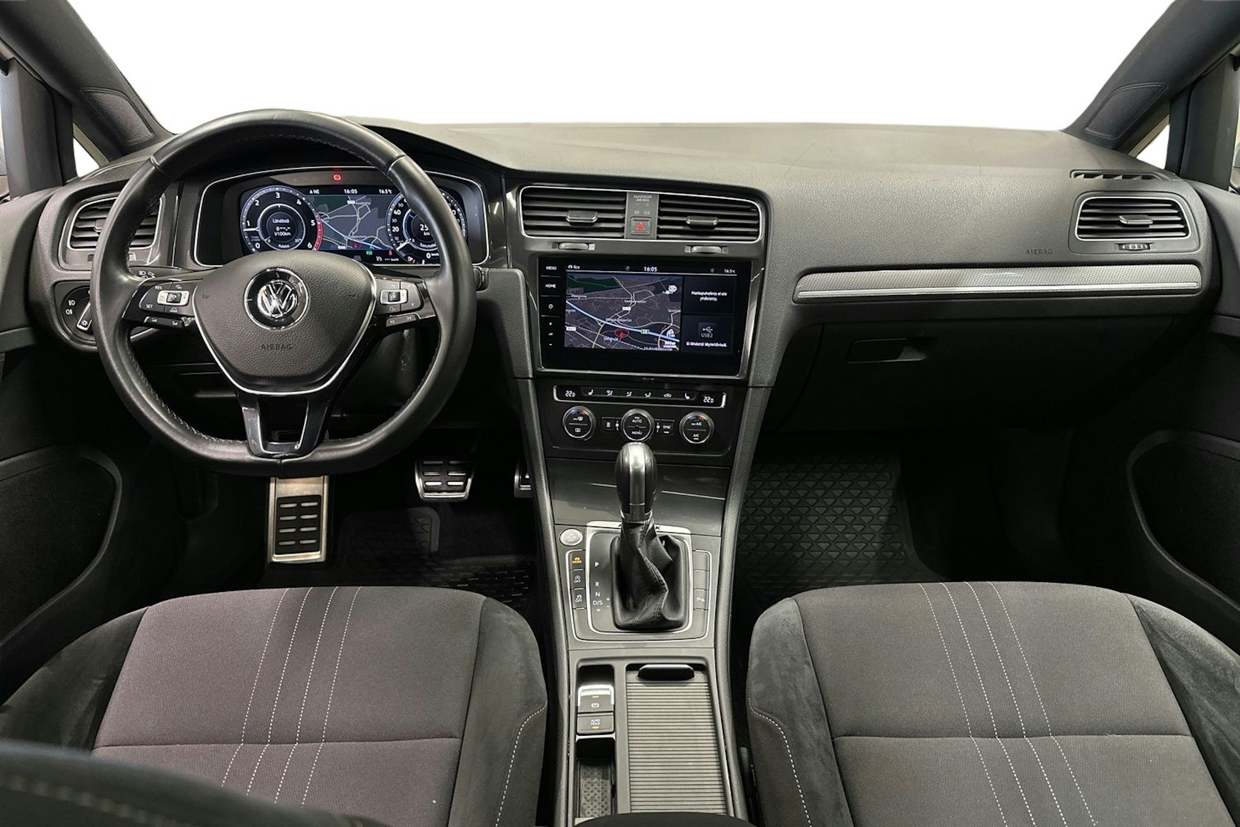 valkoinen Volkswagen Golf 2017 kuva 9.
