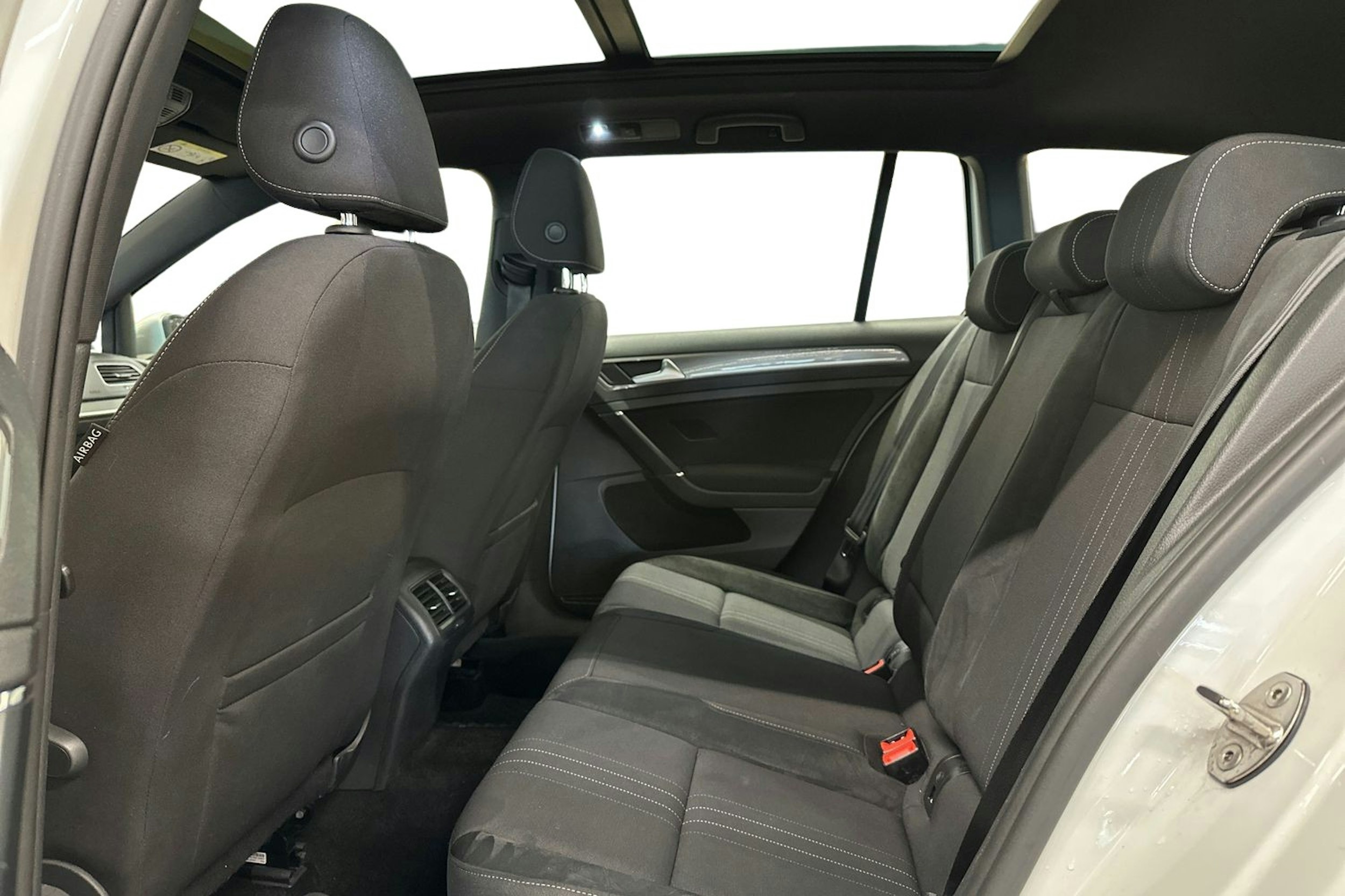 valkoinen Volkswagen Golf 2017 kuva 10.