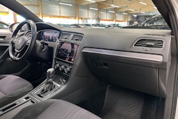 valkoinen Volkswagen Golf 2017 kuva 12.