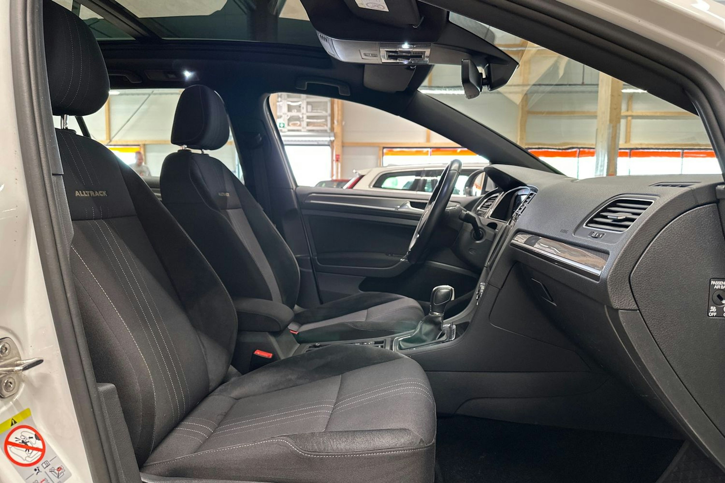valkoinen Volkswagen Golf 2017 kuva 13.