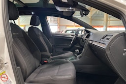 valkoinen Volkswagen Golf 2017 kuva 13.