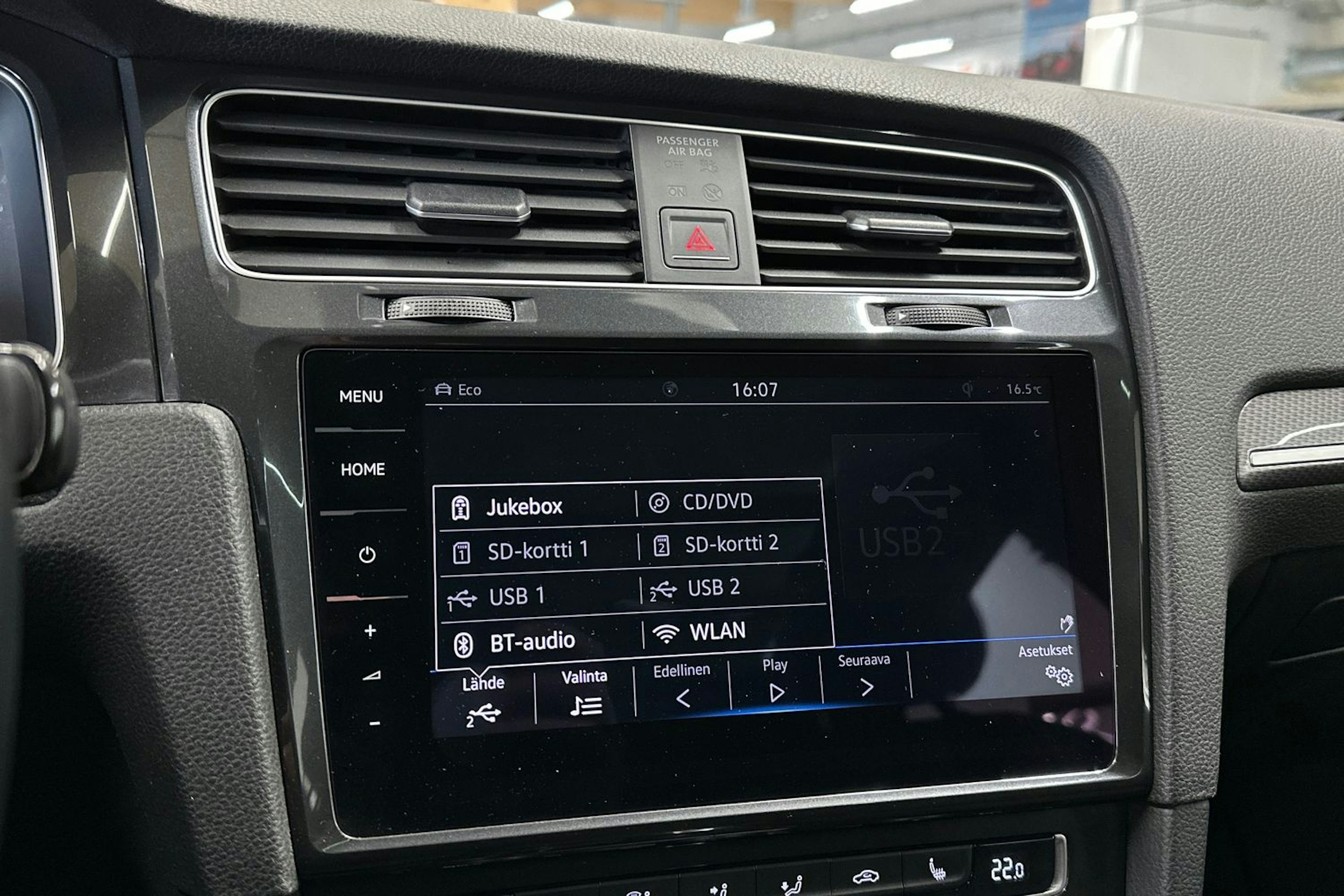 valkoinen Volkswagen Golf 2017 kuva 20.