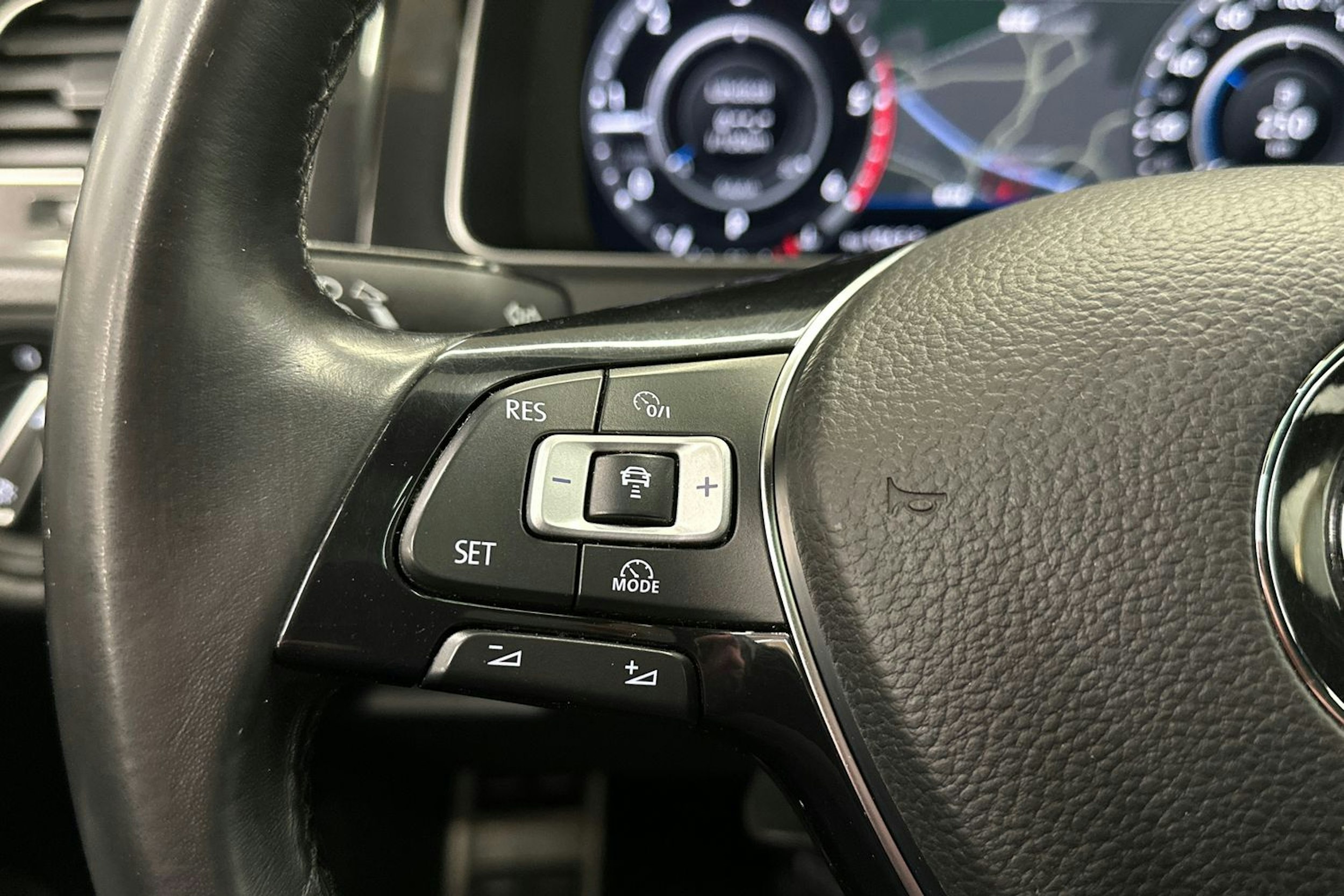 valkoinen Volkswagen Golf 2017 kuva 24.