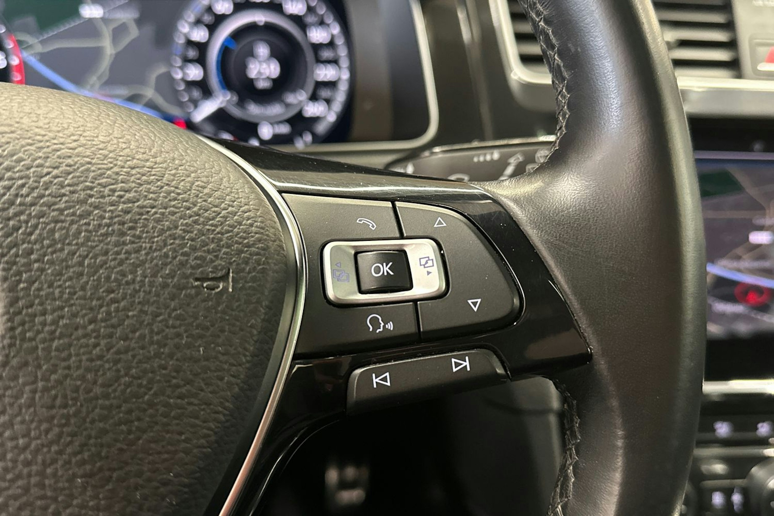valkoinen Volkswagen Golf 2017 kuva 25.