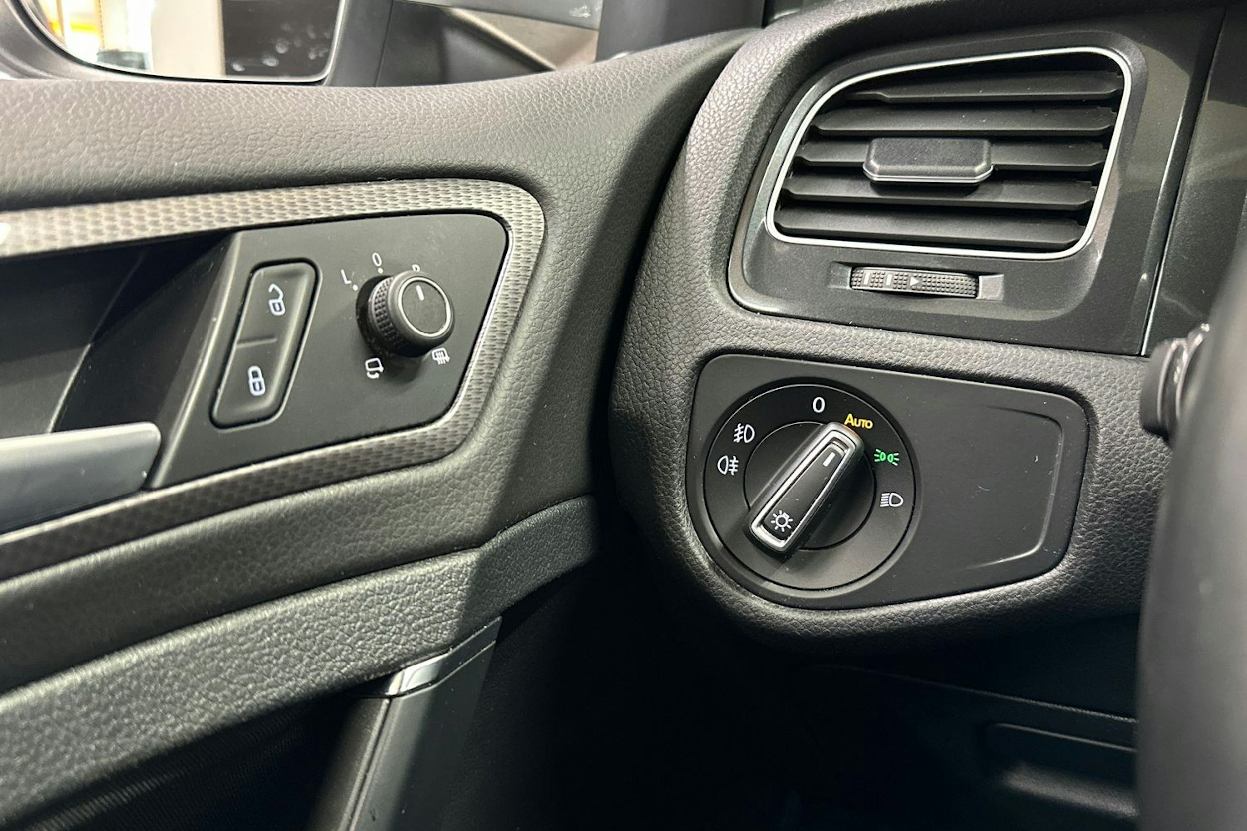 valkoinen Volkswagen Golf 2017 kuva 26.