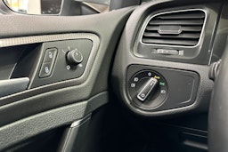 valkoinen Volkswagen Golf 2017 kuva 26.