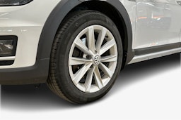 valkoinen Volkswagen Golf 2017 kuva 28.