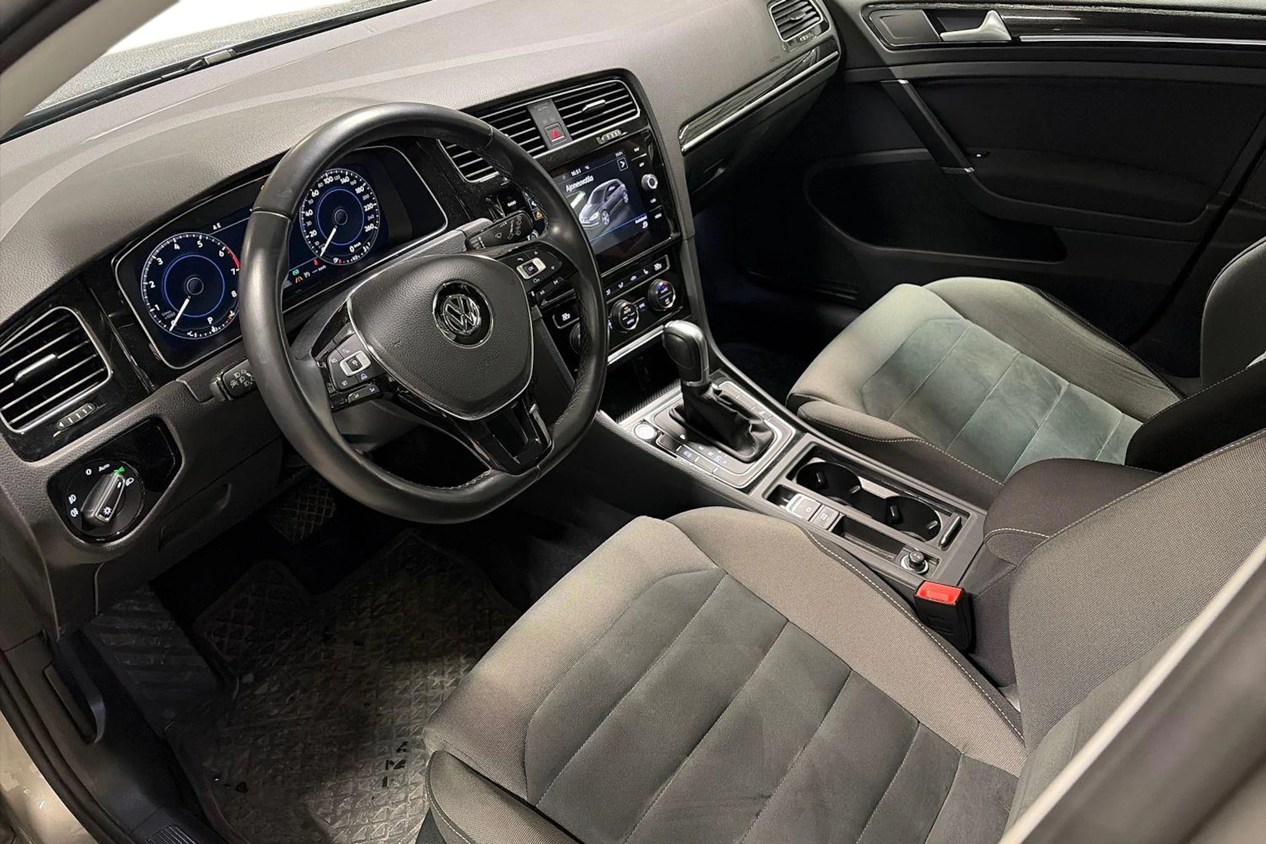 harmaa Volkswagen Golf 2017 kuva 3.