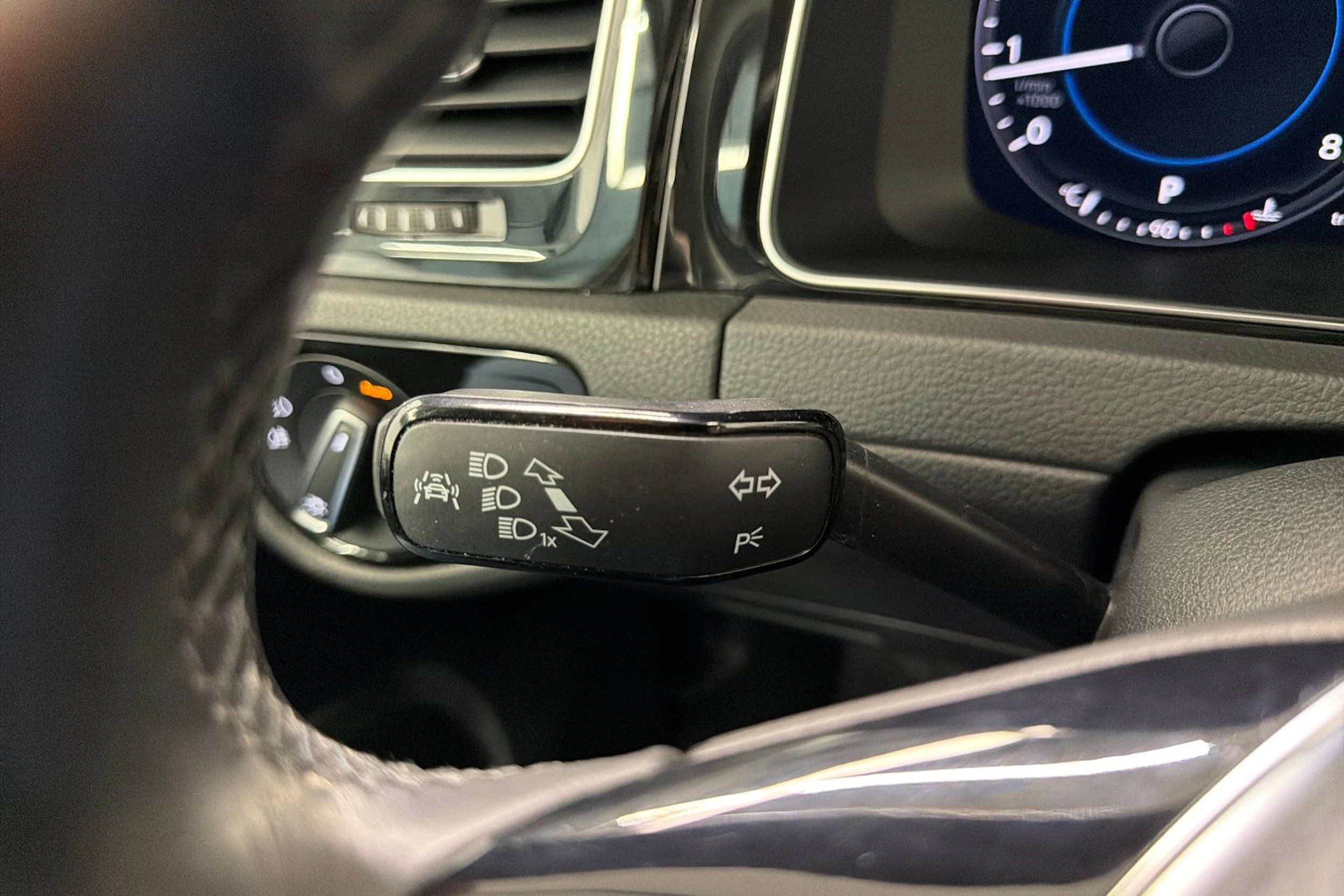 harmaa Volkswagen Golf 2018 kuva 16.