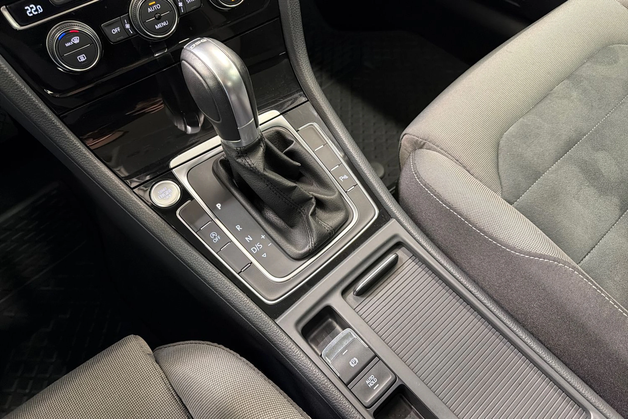 harmaa Volkswagen Golf 2018 kuva 19.