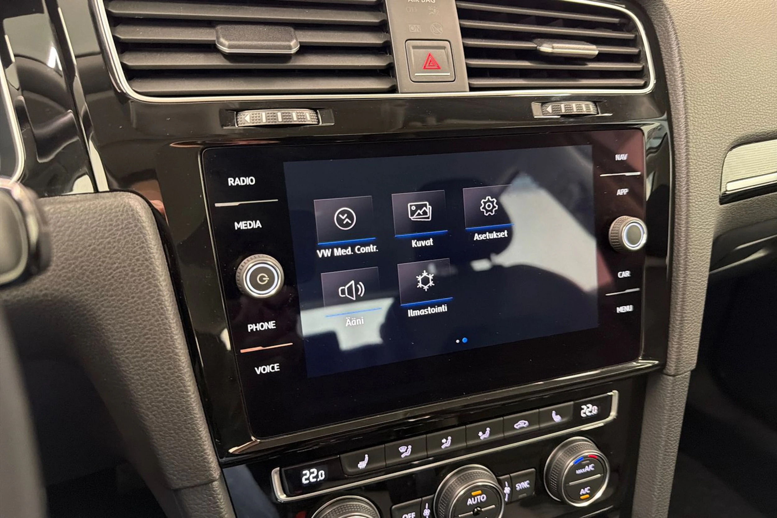 harmaa Volkswagen Golf 2018 kuva 25.