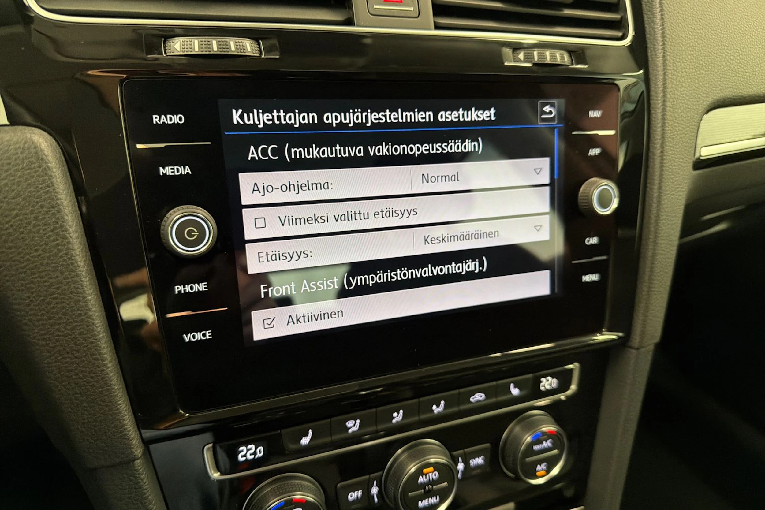 harmaa Volkswagen Golf 2018 kuva 27.