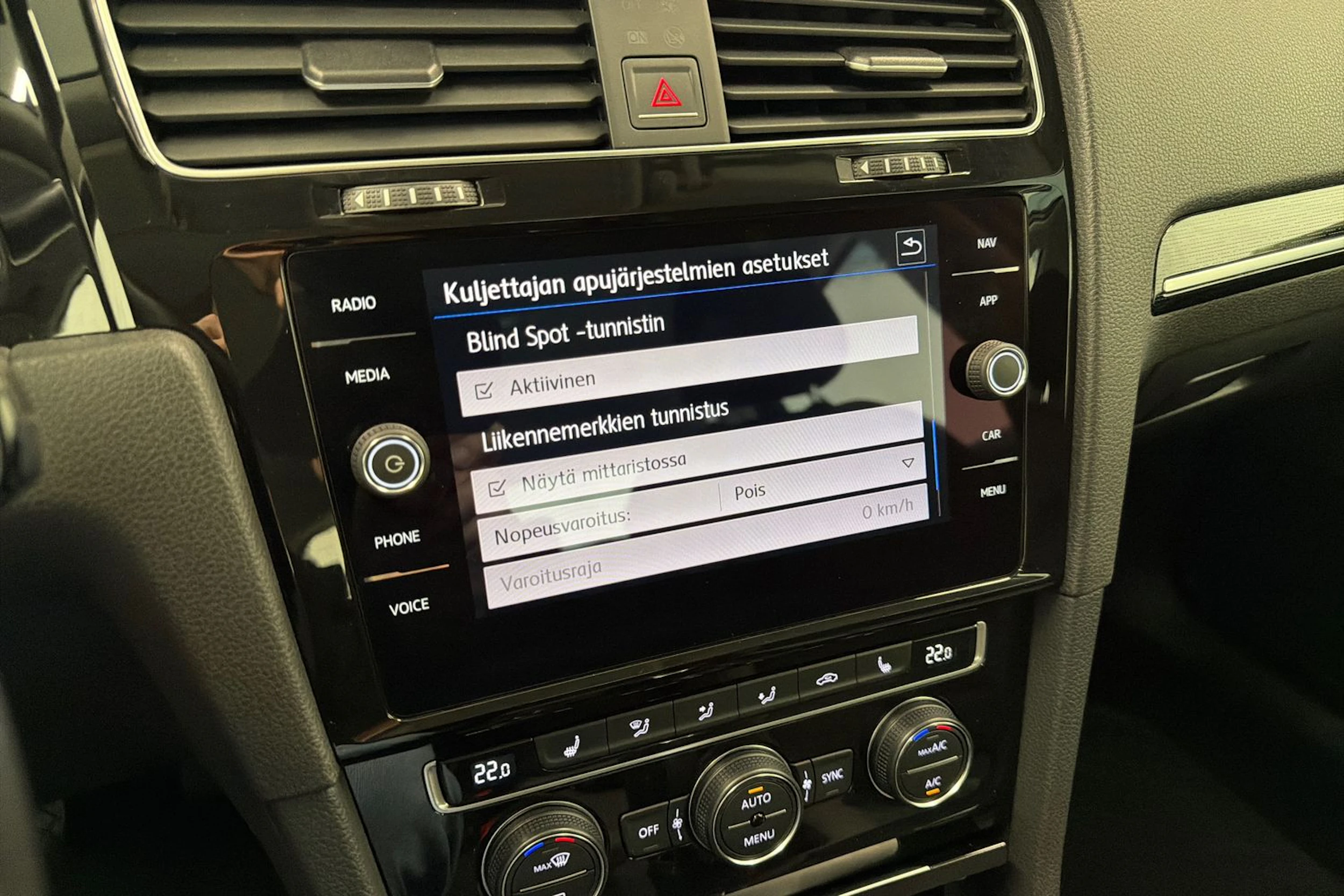 harmaa Volkswagen Golf 2018 kuva 29.