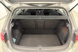 harmaa Volkswagen Golf 2018 kuva 32.