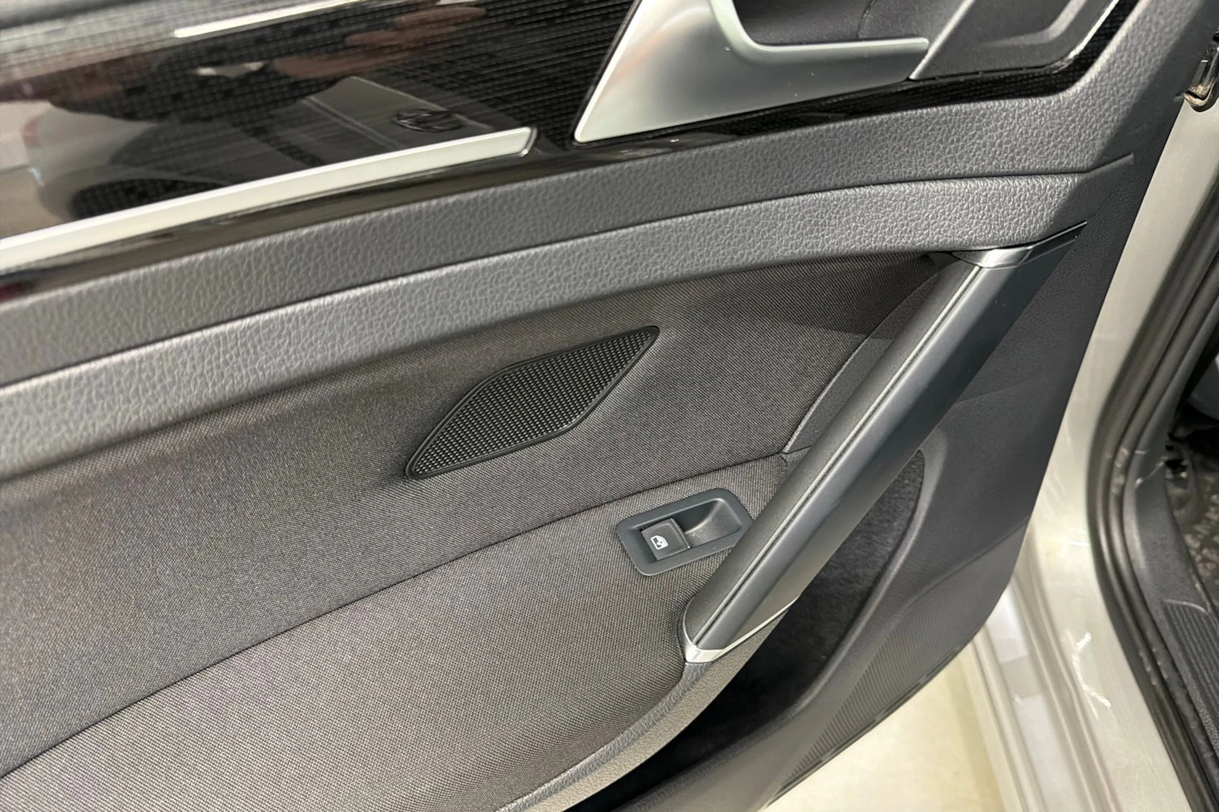 harmaa Volkswagen Golf 2018 kuva 34.