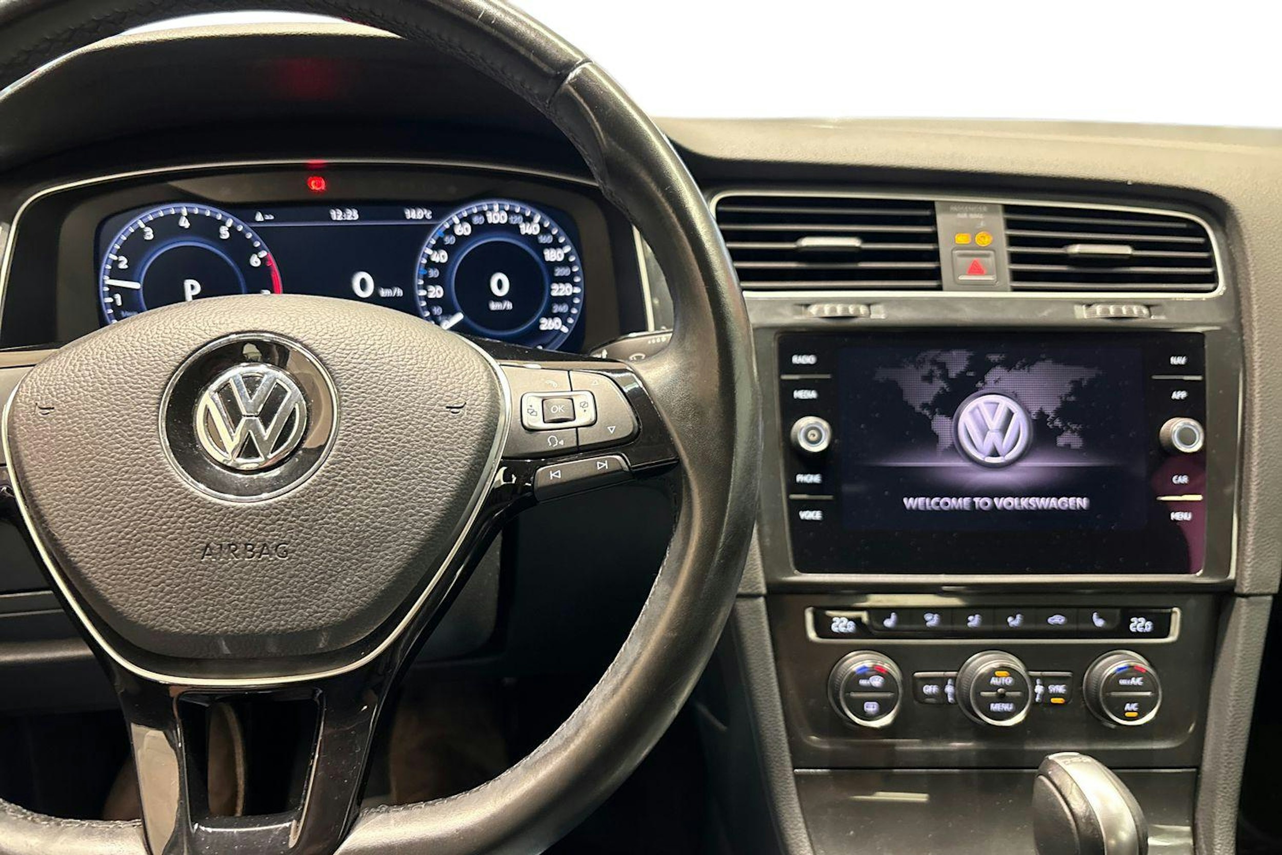 Harmaa Volkswagen GOLF 2017 kuva 9.