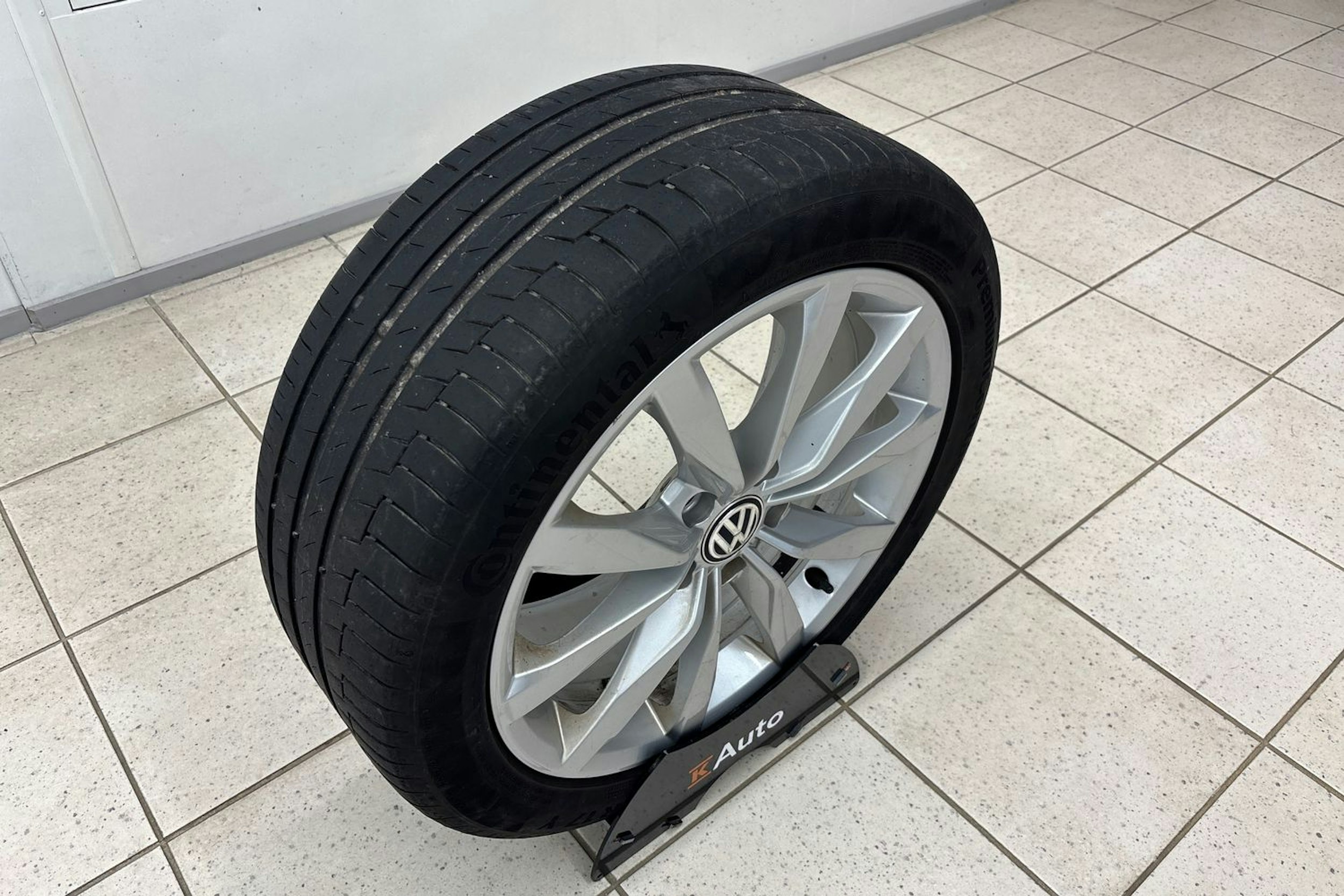 Harmaa Volkswagen GOLF 2017 kuva 13.