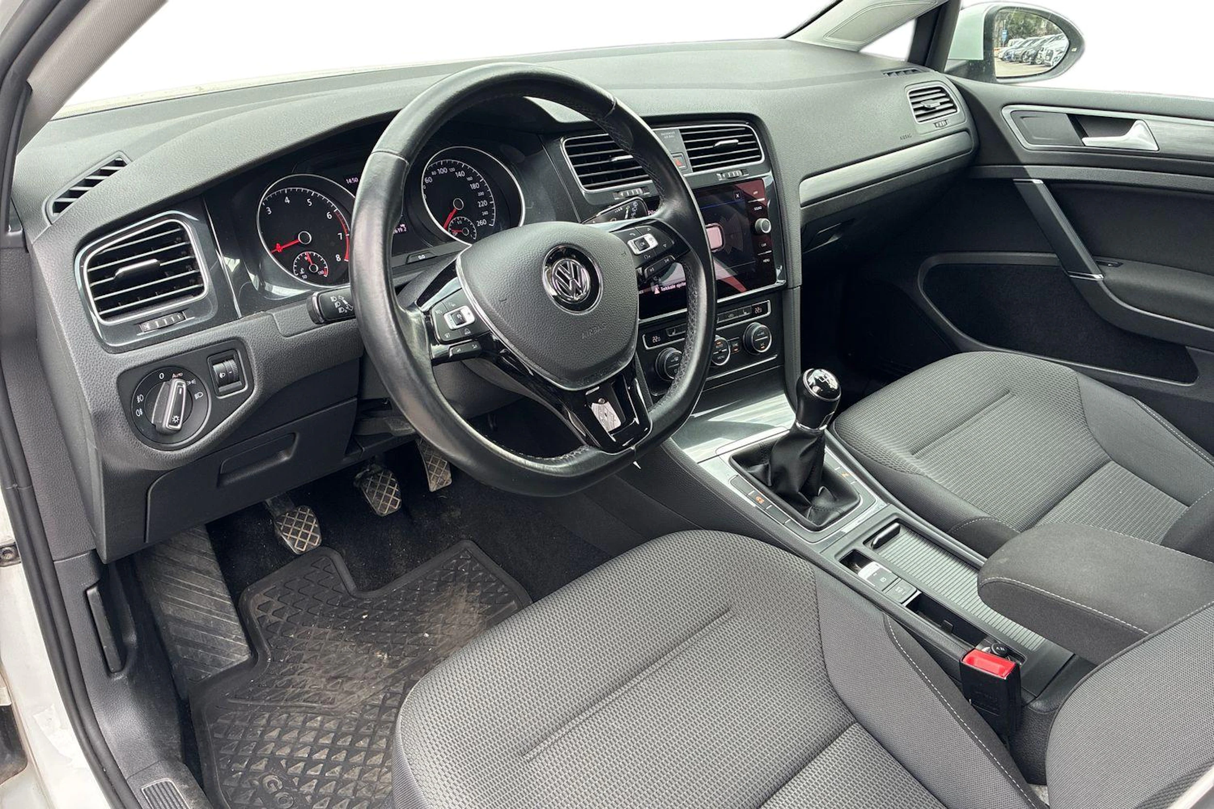 valkoinen Volkswagen Golf 2017 kuva 3.
