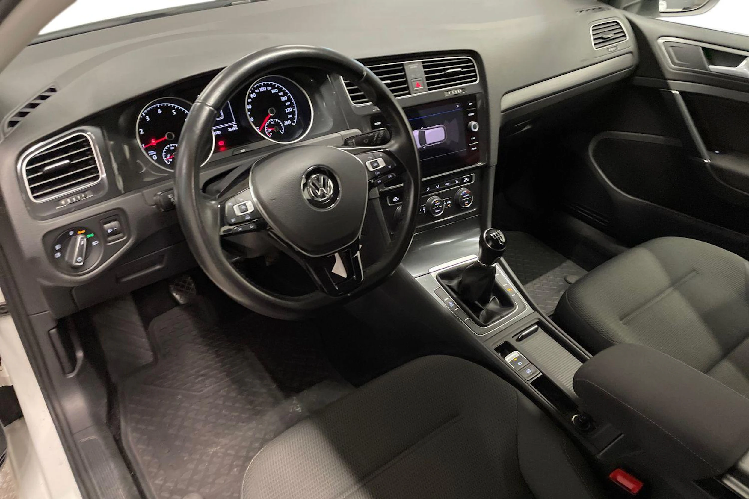 valkoinen Volkswagen Golf 2017 kuva 8.