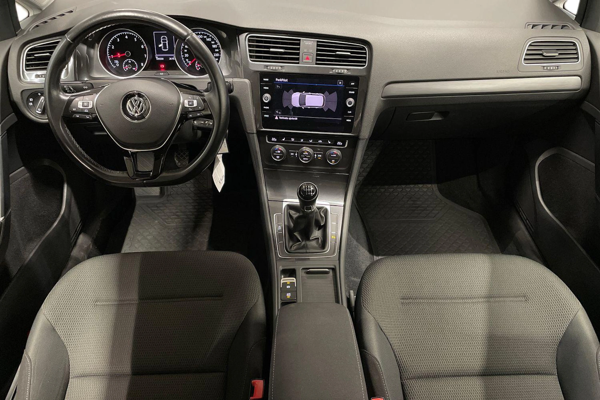 valkoinen Volkswagen Golf 2017 kuva 9.