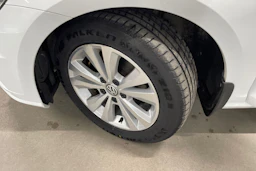 valkoinen Volkswagen Golf 2017 kuva 13.