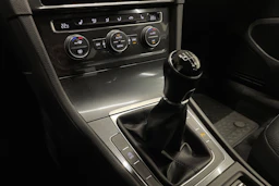 valkoinen Volkswagen Golf 2017 kuva 19.
