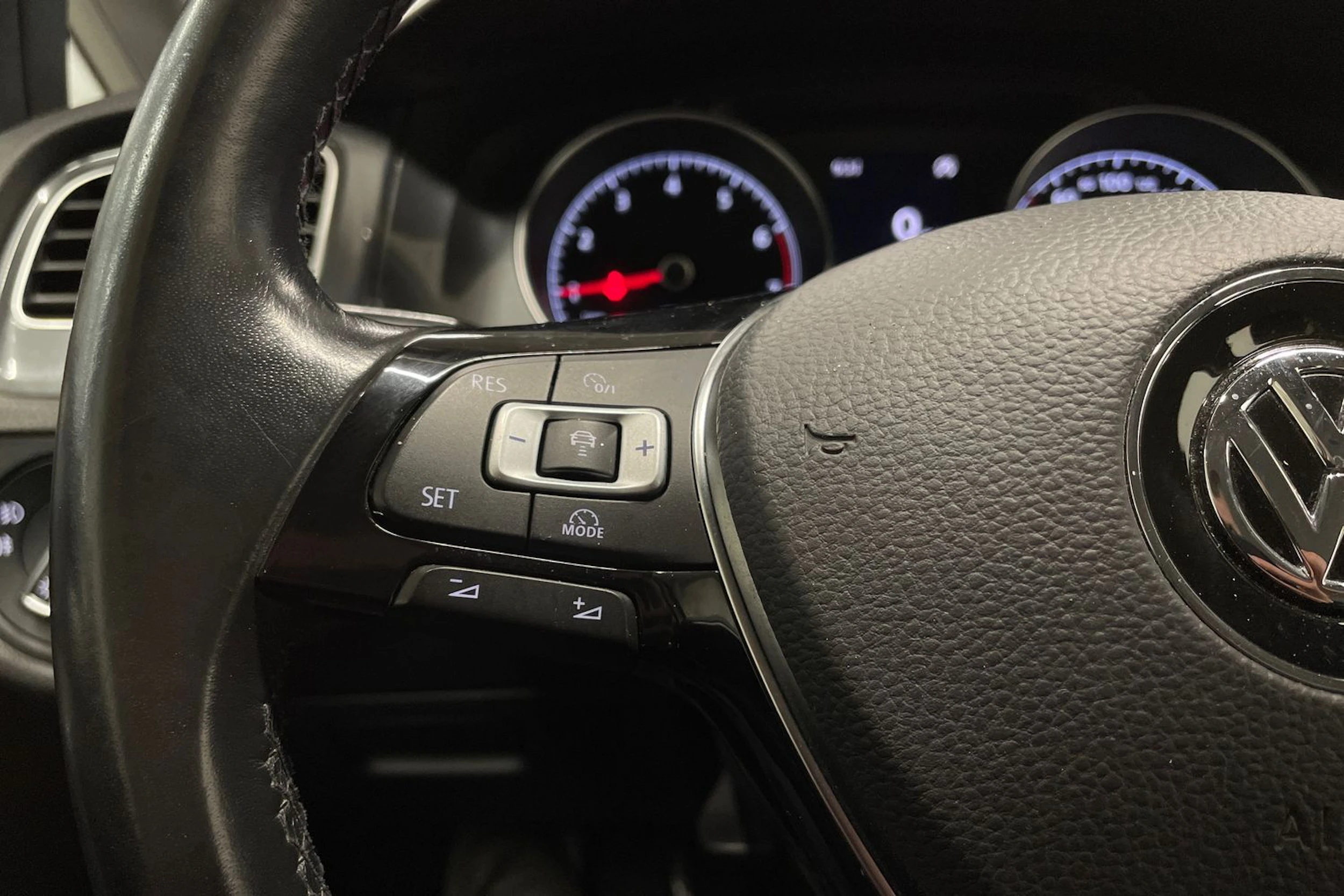 valkoinen Volkswagen Golf 2017 kuva 21.