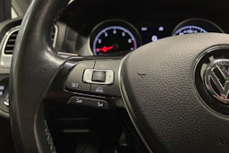valkoinen Volkswagen Golf 2017 kuva 21.