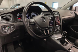 valkoinen Volkswagen Golf 2017 kuva 23.