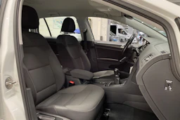 valkoinen Volkswagen Golf 2017 kuva 24.
