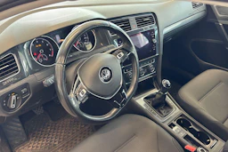 valkoinen Volkswagen Golf 2017 kuva 3.