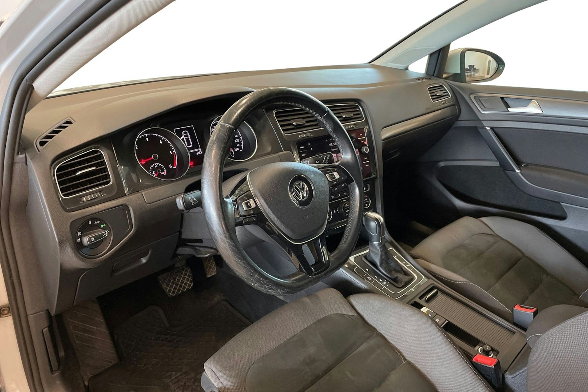 valkoinen Volkswagen Golf 2017 kuva 7.