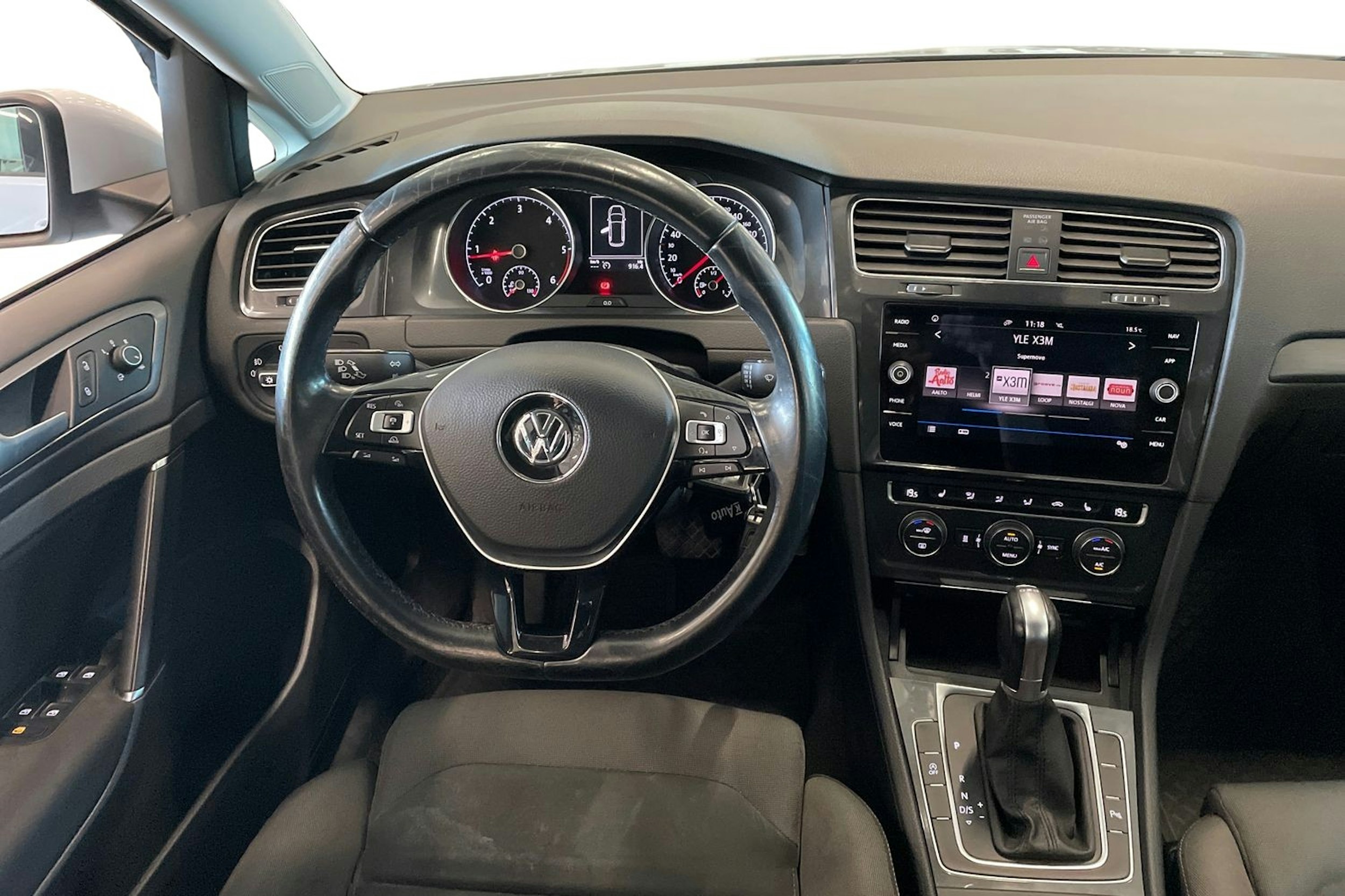 valkoinen Volkswagen Golf 2017 kuva 9.
