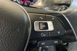 valkoinen Volkswagen Golf 2017 kuva 16.