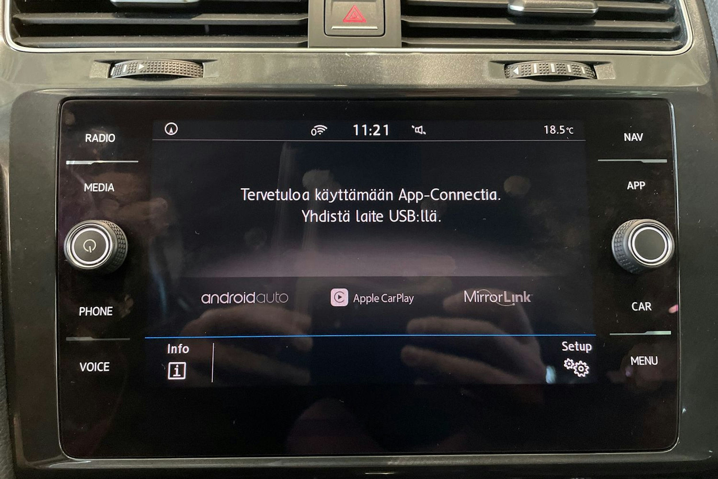 valkoinen Volkswagen Golf 2017 kuva 22.