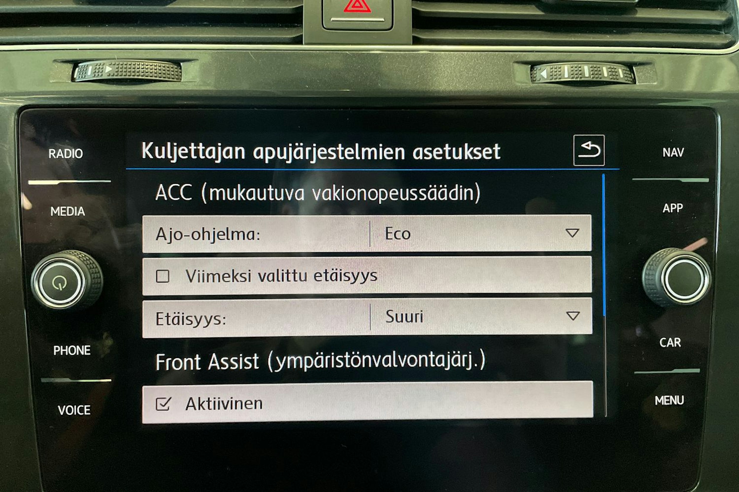 valkoinen Volkswagen Golf 2017 kuva 26.
