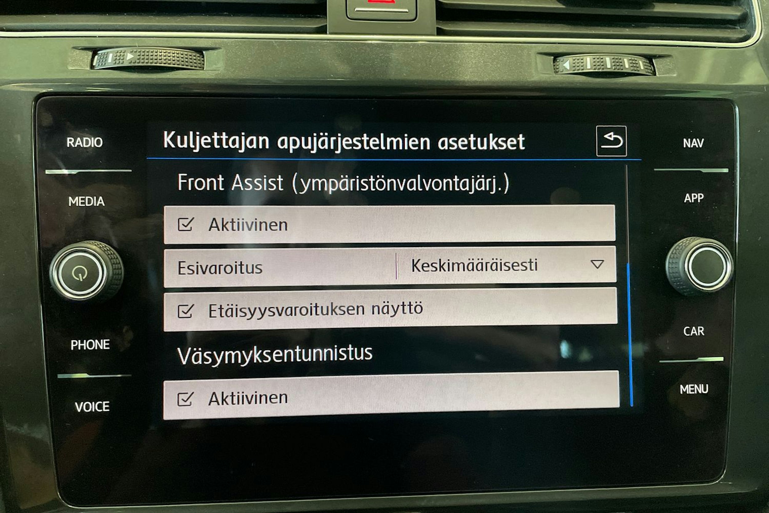 valkoinen Volkswagen Golf 2017 kuva 27.