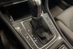 valkoinen Volkswagen Golf 2017 kuva 29.