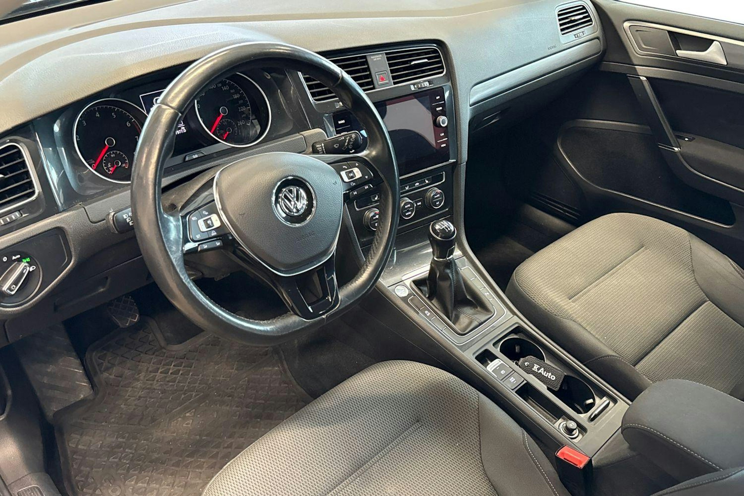 sininen Volkswagen Golf 2017 kuva 6.