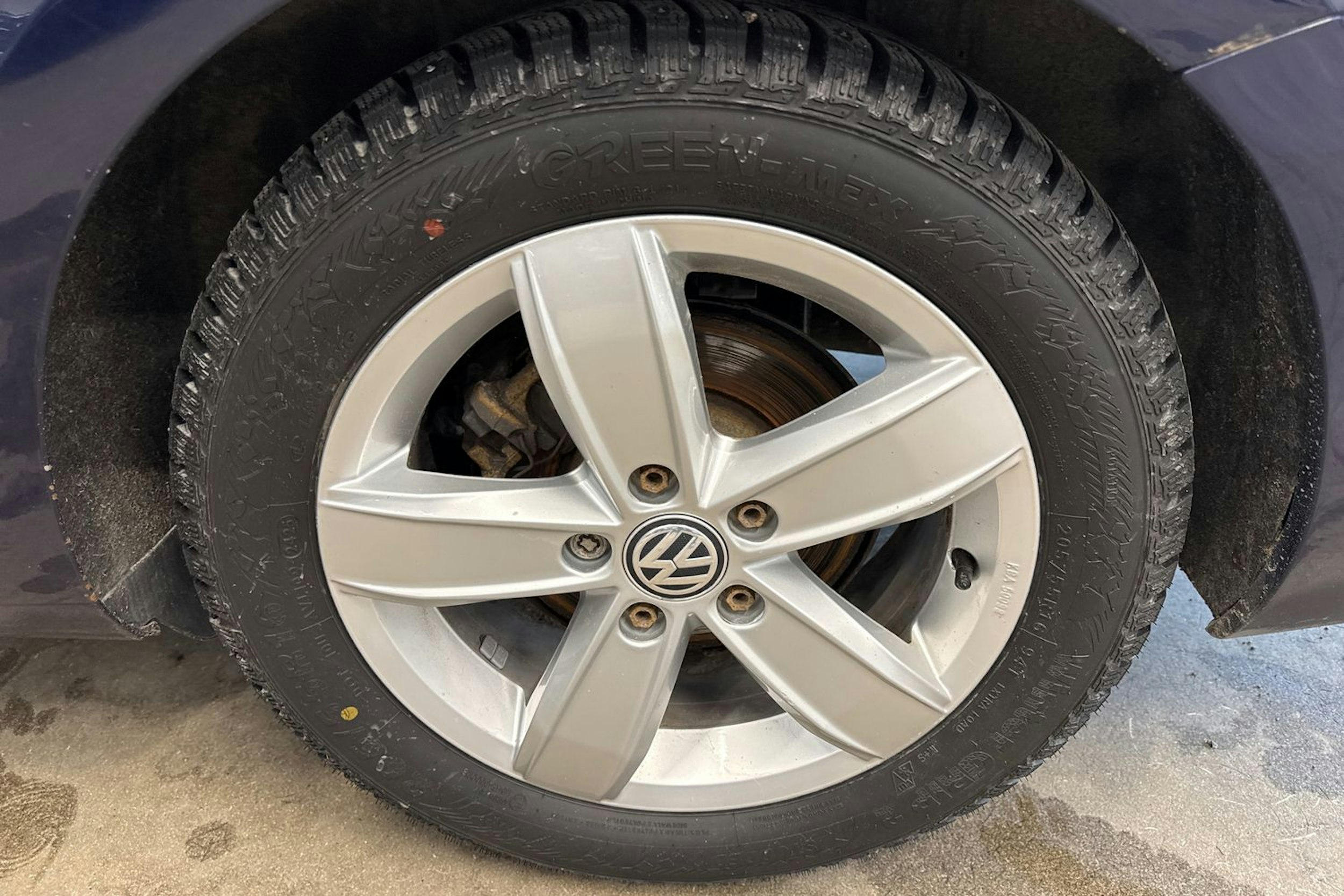 sininen Volkswagen Golf 2017 kuva 10.