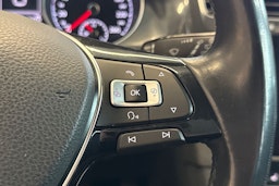 sininen Volkswagen Golf 2017 kuva 13.