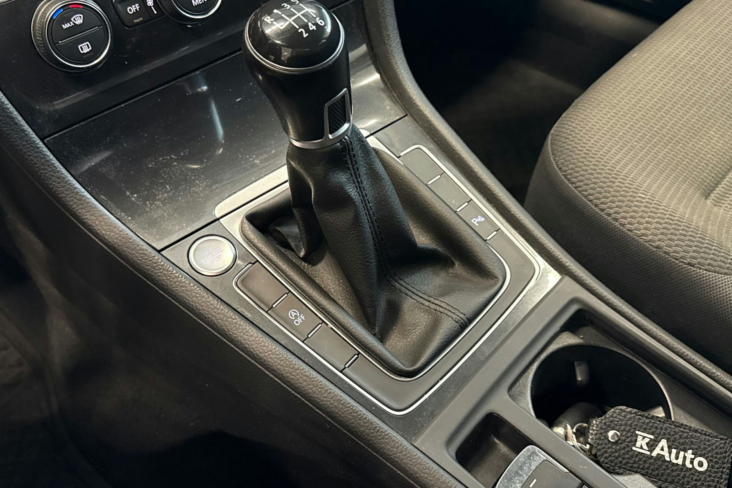 sininen Volkswagen Golf 2017 kuva 17.