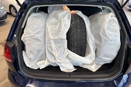 sininen Volkswagen Golf 2017 kuva 18.